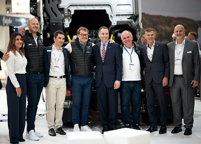 QUANTRON stellt Wasserstoff-Brennstoffzellen-Lkw mit Allison Elektroachse auf IAA vor